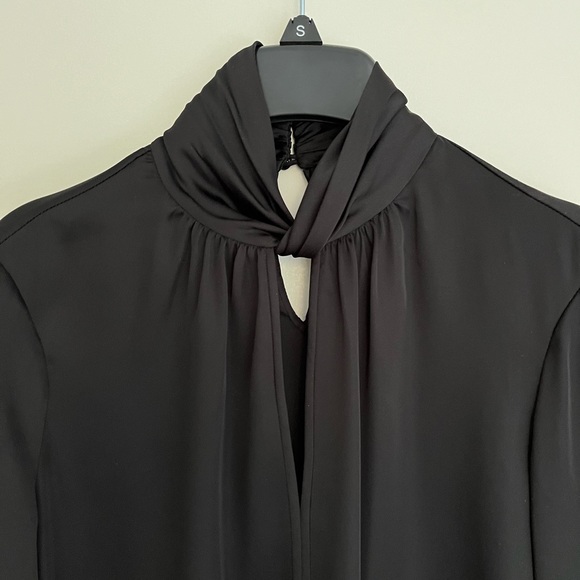 Elie Tahari black blouse with belle sleeve, cut out high neck size XS - Picture 3 of 7